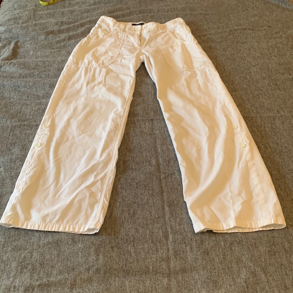 Woman’s white pants by French connection